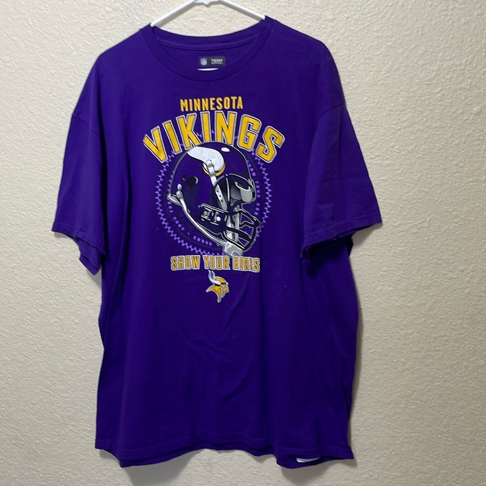 Minnesota Vikings Men's Tee Shirt. Very Good Condition. Size 2XL.